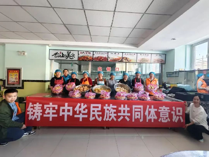【铸牢中华民族共同体意识】情暖肉孜节，共享幸福味