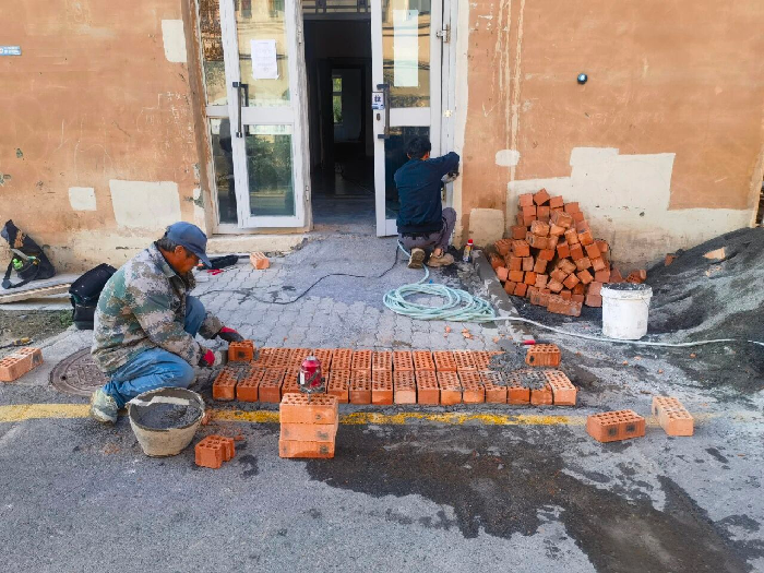 【我为群众办实事】改造无障碍通道 解决群众出行难题