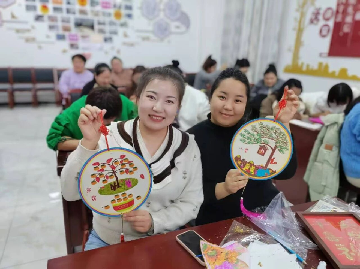 【铸牢中华民族共同体意识】石榴花开结同心 共筑和谐新家园